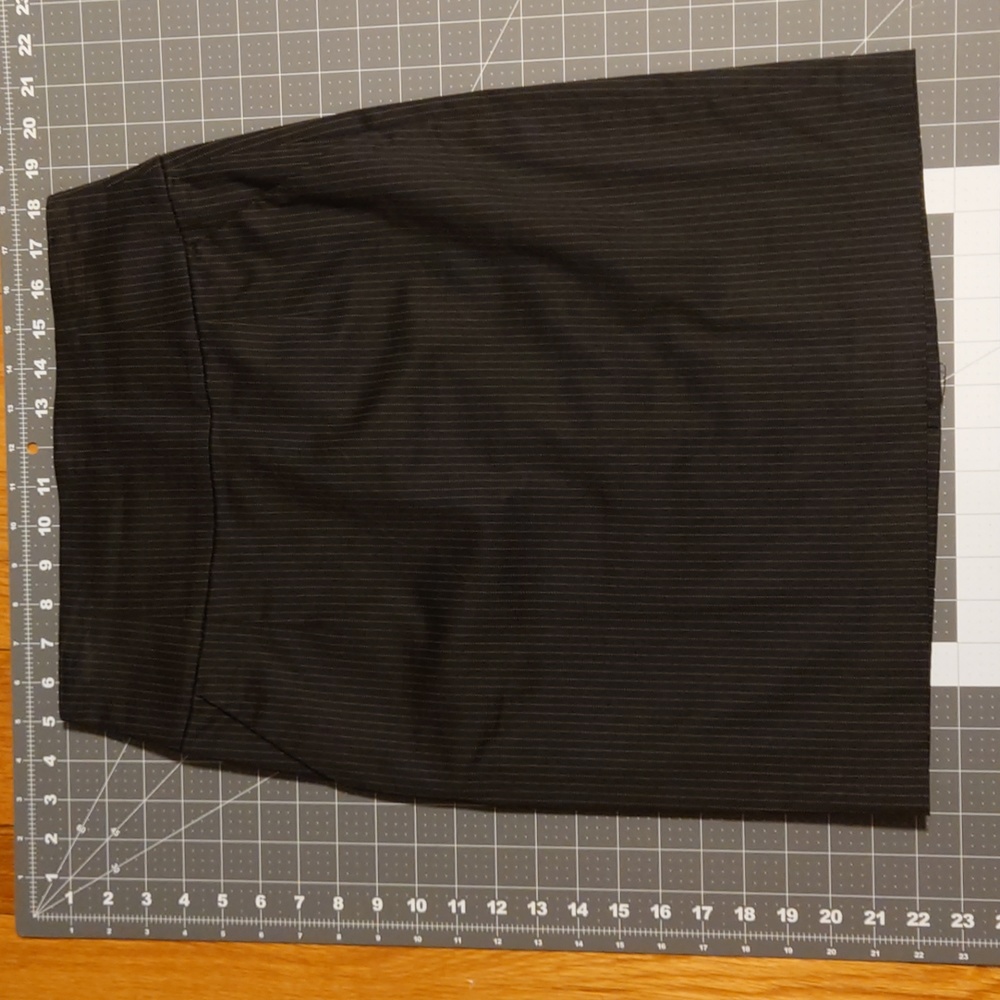 Banana republic pinstripe pencil skirt sz 2